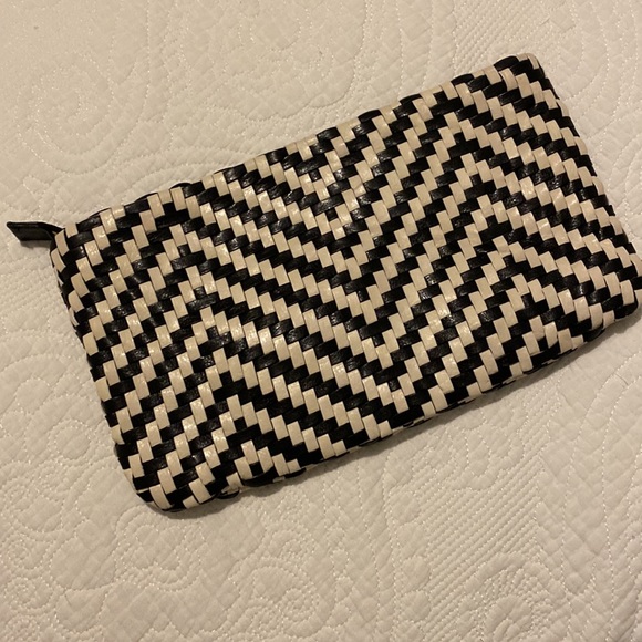 Woven chevron clutch - Picture 3 of 4